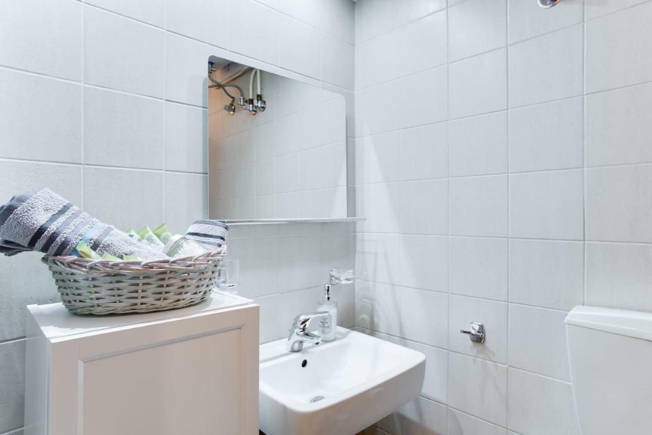 Melina'S Apartment By The Tube Athens Ngoại thất bức ảnh