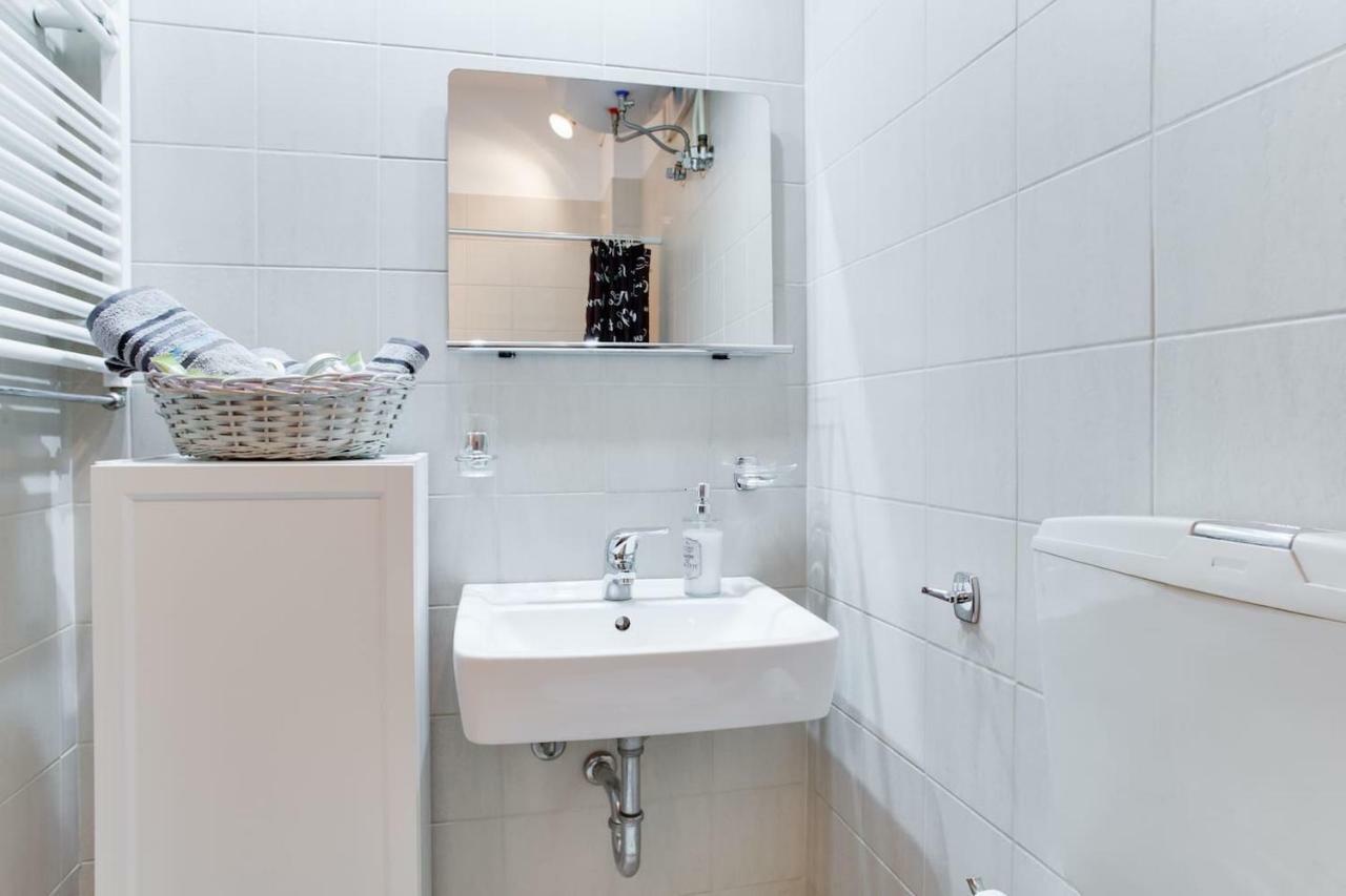 Melina'S Apartment By The Tube Athens Ngoại thất bức ảnh